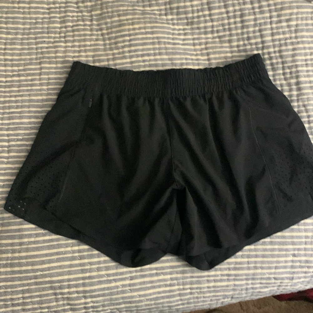 Athleta Hustle 4.5 inch running shorts
